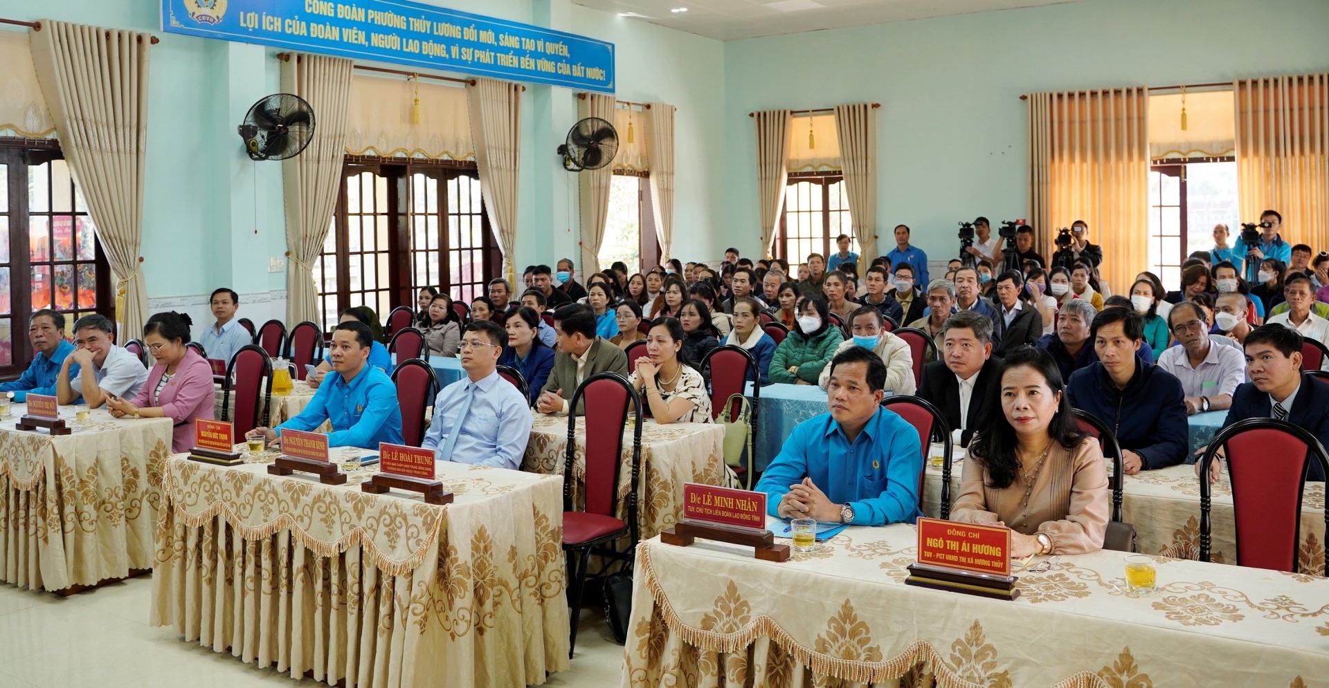 Trưởng ban Đối ngoại Trung ương Lê Hoài Trung thăm, tặng quà Tết cho công nhân lao động
