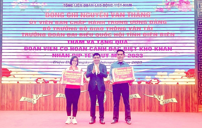 Bộ trưởng Nguyễn Văn Thắng chúc Tết người lao động tại Điện Biên