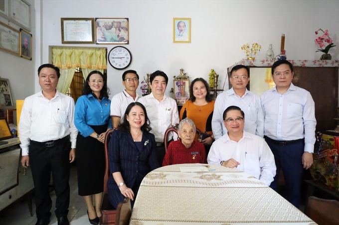 Phó chủ tịch nước Võ Thị Ánh Xuân thăm, tặng quà tết công nhân tại Cần Thơ Phó chủ tịch nước Võ Thị Ánh Xuân thăm, tặng quà tết công nhân tại Cần Thơ