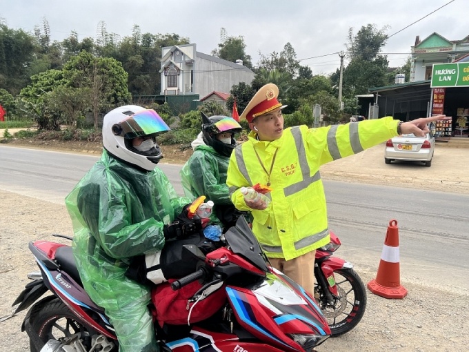 Các địa phương hỗ trợ người lao động trên đường về quê đón tết Nguyên đán