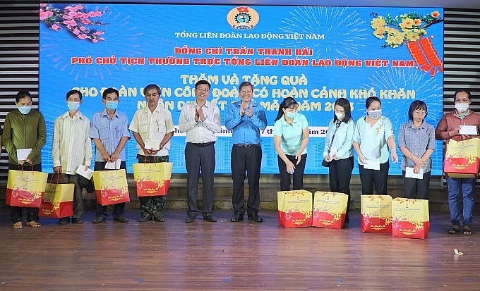 Chăm lo cho đoàn viên và NLĐ dịp Tết đã trở thành hoạt động mang bản sắc của Công đoàn Chăm lo cho đoàn viên và NLĐ dịp Tết đã trở thành hoạt động mang bản sắc của Công đoàn