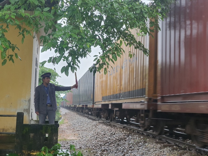 Những người đón Tết trên sân ga Những người đón Tết trên sân ga