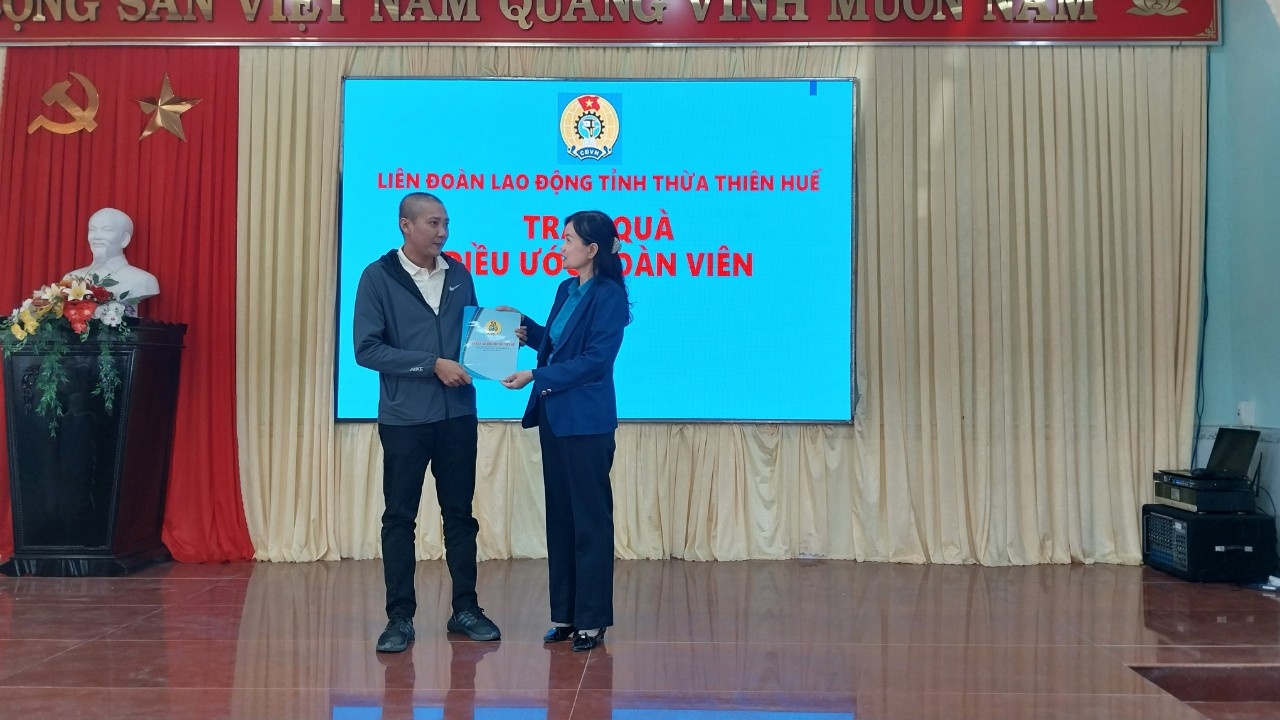 LĐLĐ Thừa Thiên Huế hỗ trợ kịp thời các đoàn viên đặc biệt khó khăn trước Tết