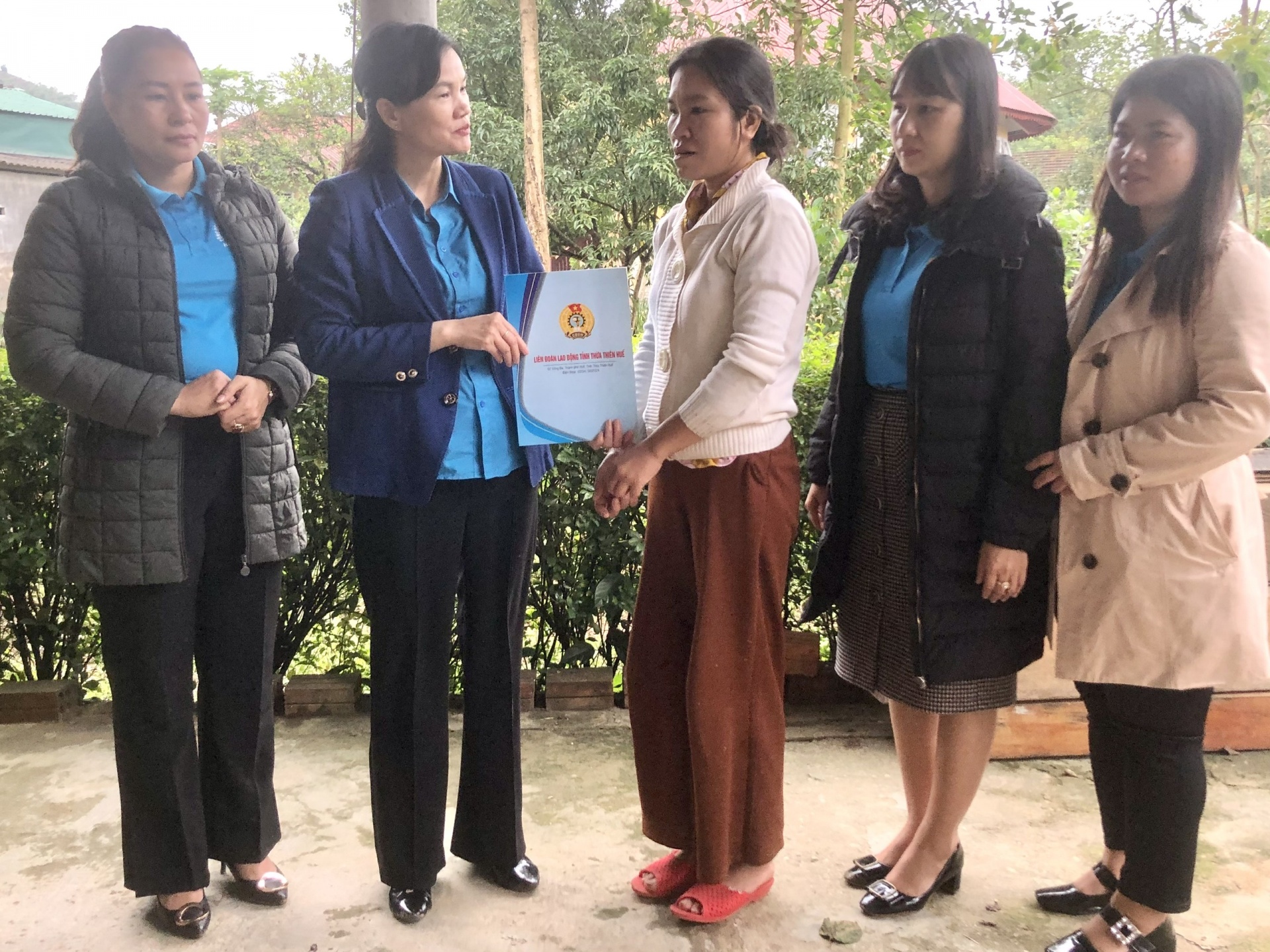 LĐLĐ Thừa Thiên Huế hỗ trợ kịp thời các đoàn viên đặc biệt khó khăn trước Tết