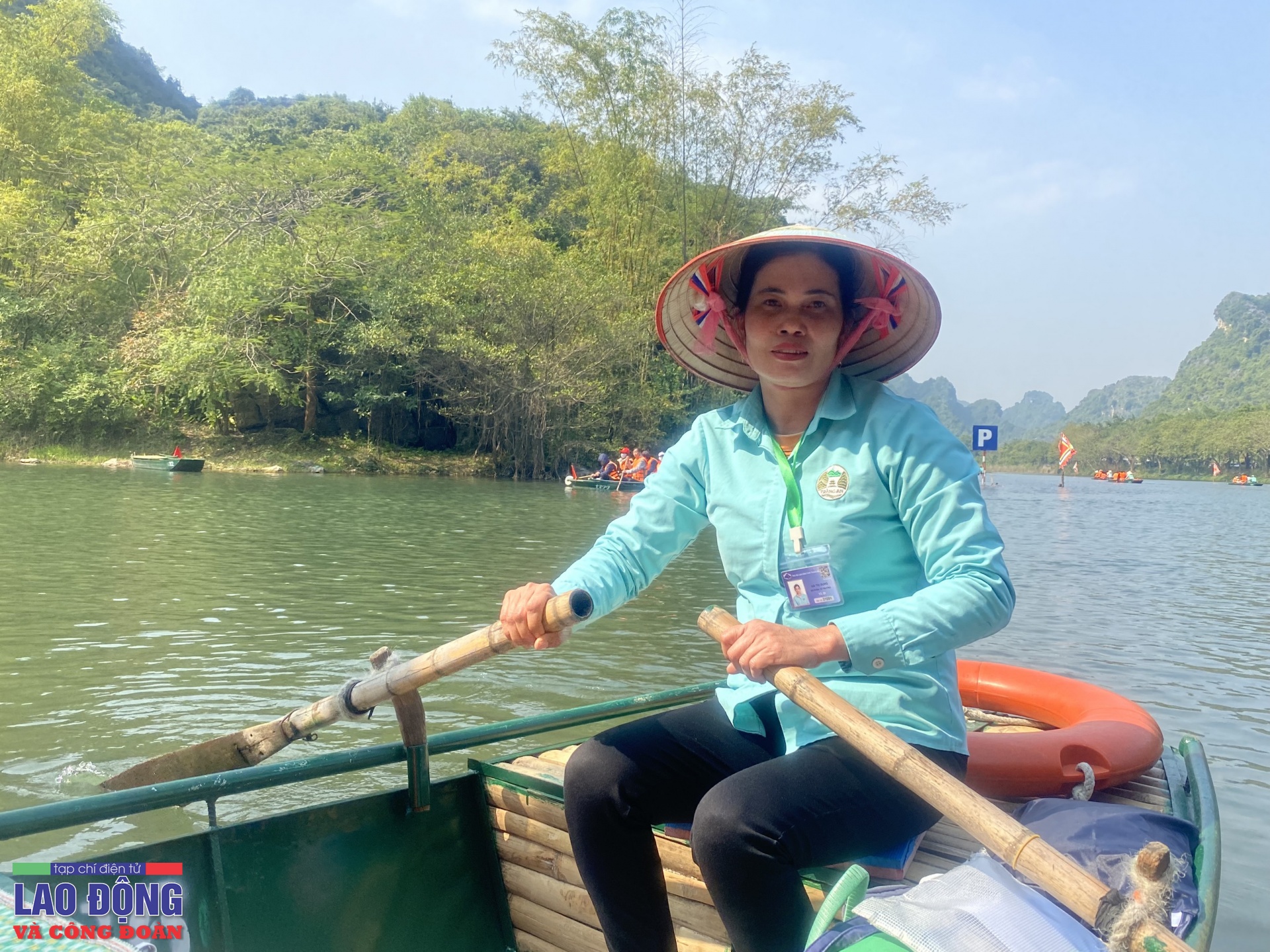 Những lái đò làm việc xuyên Tết tại di sản Tràng An Những lái đò làm việc xuyên Tết tại di sản Tràng An