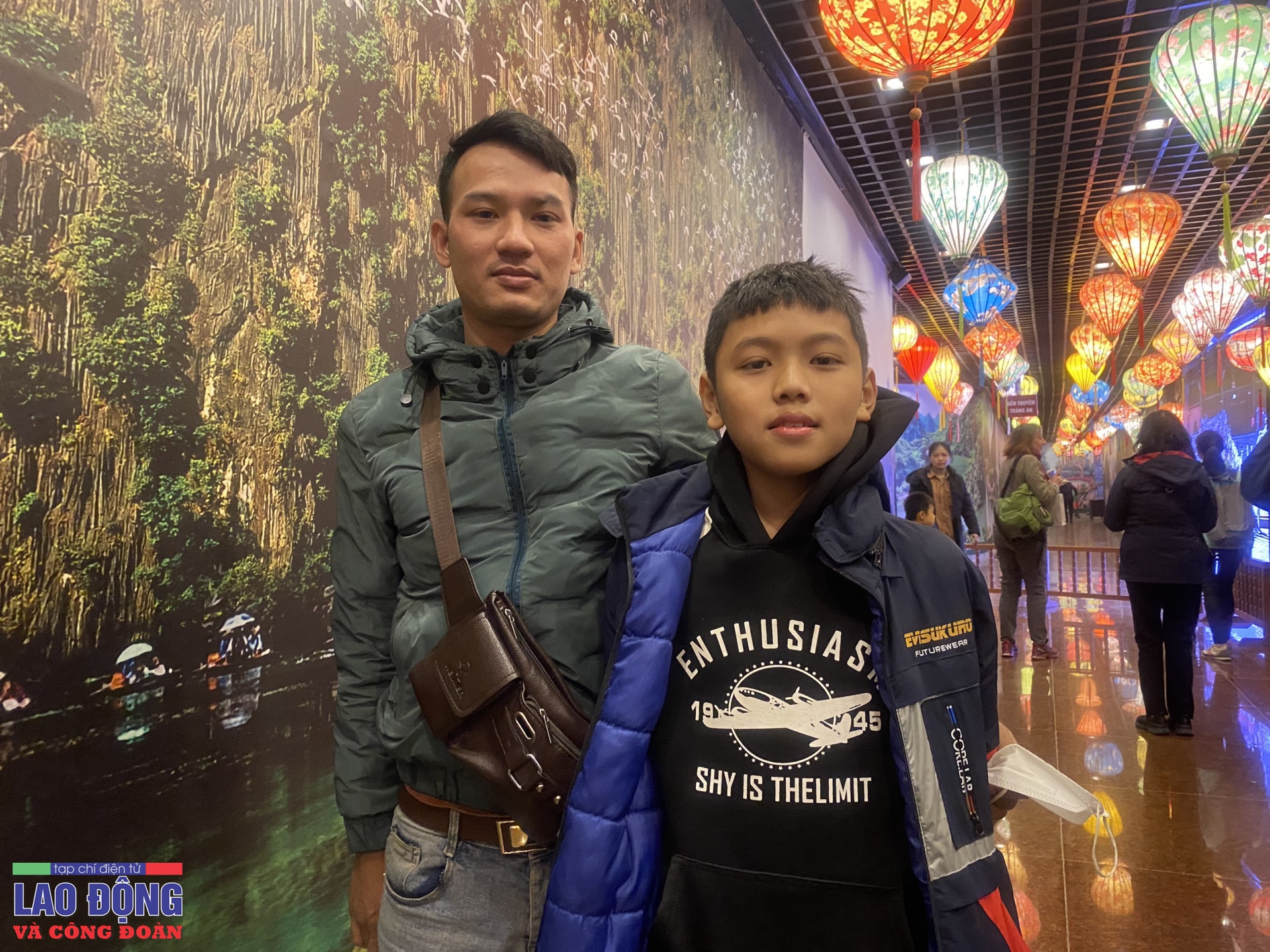 Những lái đò làm việc xuyên Tết tại di sản Tràng An Những lái đò làm việc xuyên Tết tại di sản Tràng An