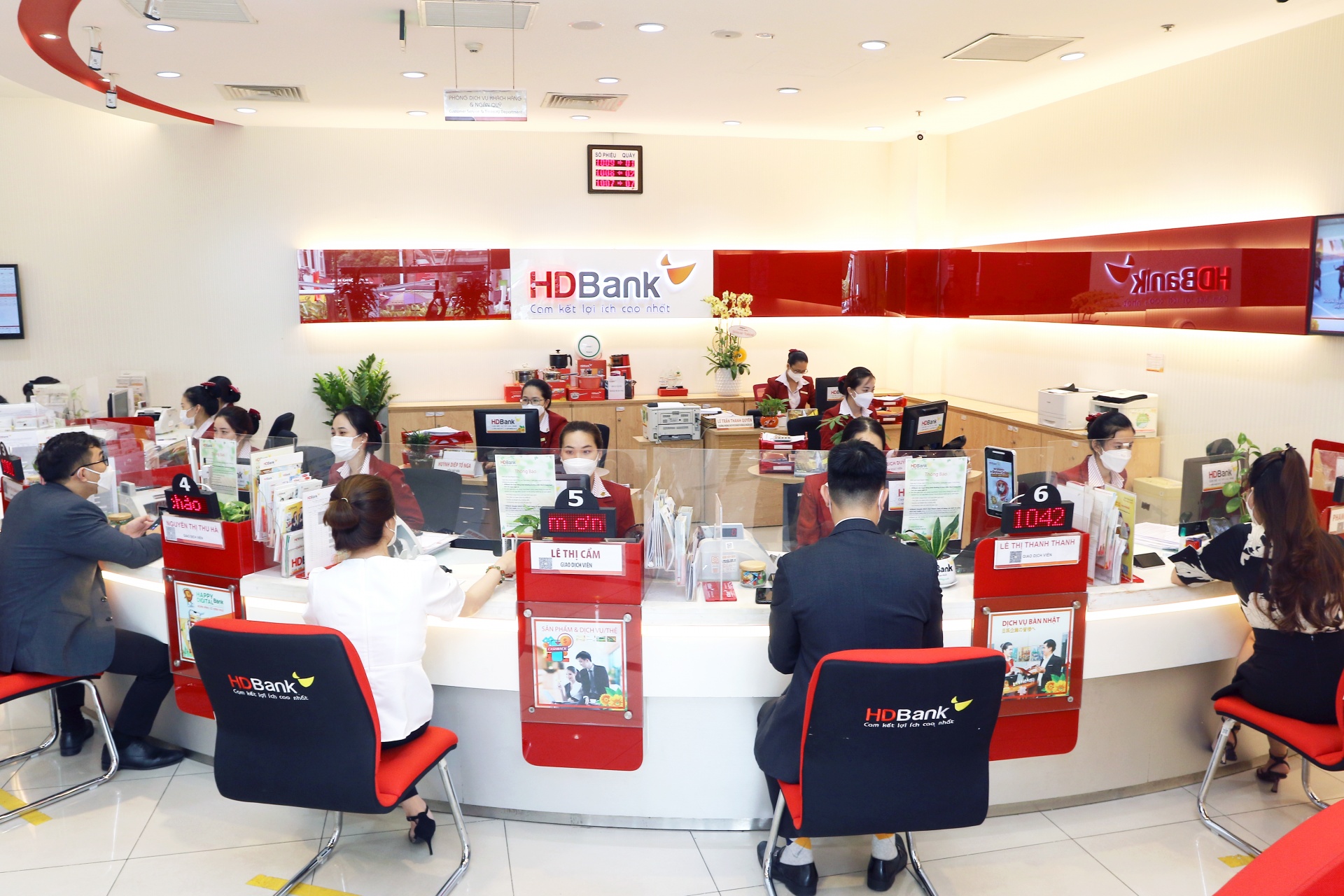 Tăng trưởng cao về quy mô và chất lượng, HDBank báo lãi năm 2022 vượt 10.200 tỷ đồng, thu nhập dịch vụ tăng trên 50% Tăng trưởng cao về quy mô và chất lượng, HDBank báo lãi năm 2022 vượt 10.200 tỷ đồng, thu nhập dịch vụ tăng trên 50%