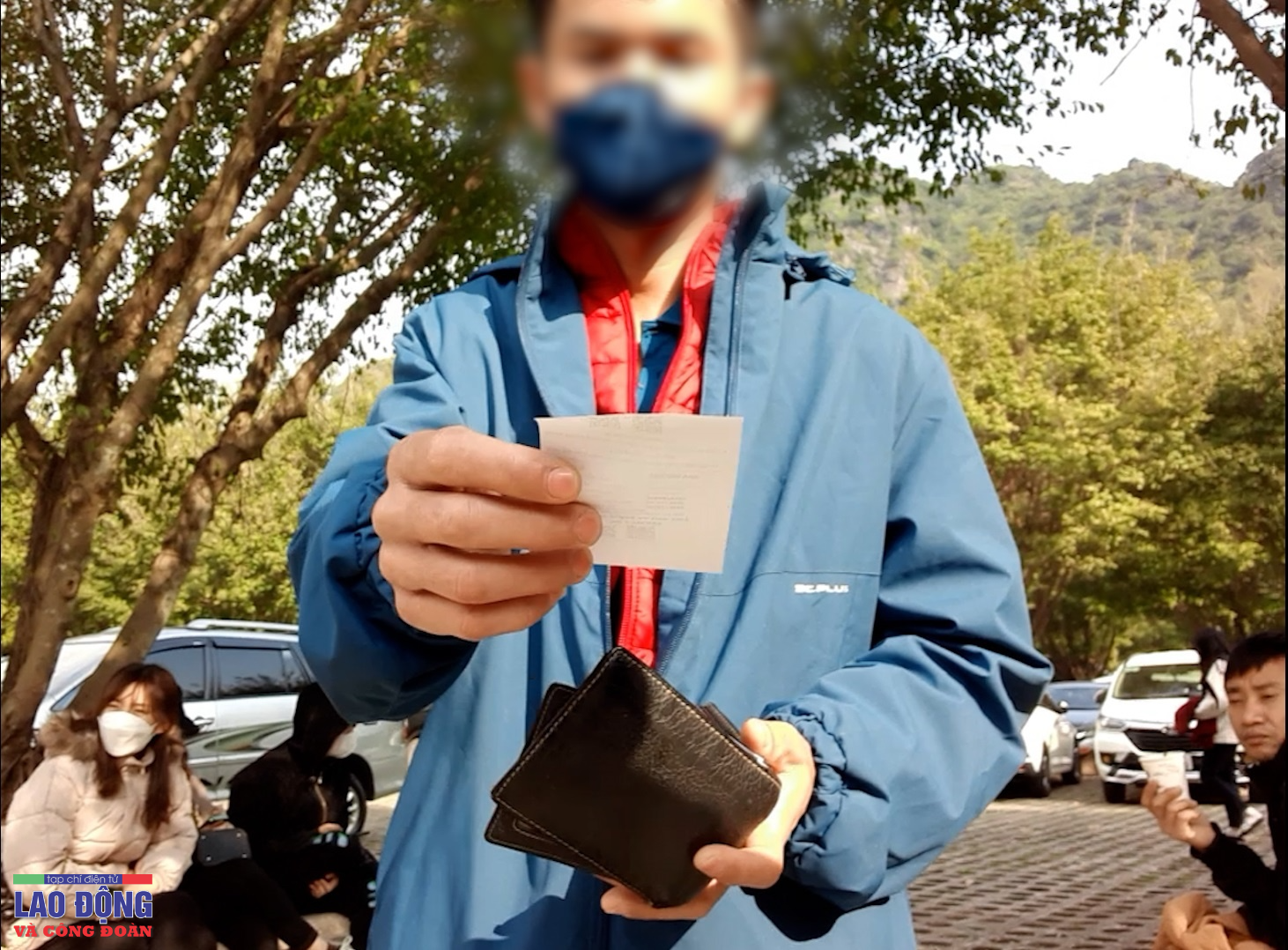 Khu Du lịch sinh thái Tràng An: Trà trộn vào dòng người mua vé để... bán vé giá cao Khu Du lịch sinh thái Tràng An: Trà trộn vào dòng người mua vé để... bán vé giá cao