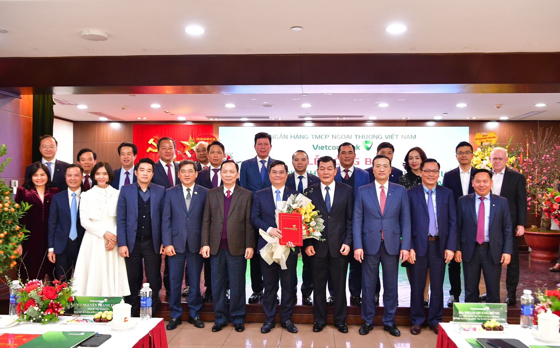 Quyết định chuẩn y Phó Bí thư Đảng ủy và bổ nhiệm Tổng Giám đốc Vietcombank Quyết định chuẩn y Phó Bí thư Đảng ủy và bổ nhiệm Tổng Giám đốc Vietcombank