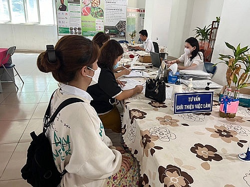 Bình Dương: Doanh nghiệp hối hả tuyển dụng sau Tết