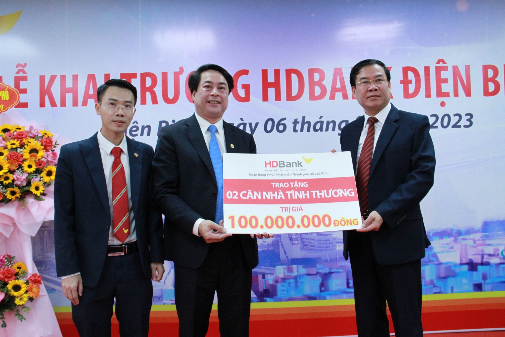 Đến vùng đất hoa ban, HDBank phục vụ tài chính hơn nửa triệu người dân Điện Biên Đến vùng đất hoa ban, HDBank phục vụ tài chính hơn nửa triệu người dân Điện Biên