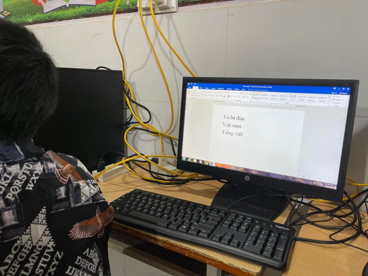 Trao tặng 26 bộ máy tính cho trường Tiểu học Tri Lễ 4 tại chương trình Sưởi ấm bản cao 2023