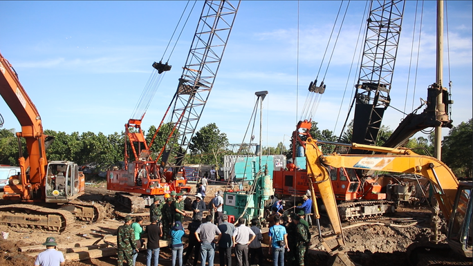 Vụ bé trai 10 tuổi rơi ống sâu 35m: Là tai nạn lao động, không khởi tố vụ án Vụ bé trai 10 tuổi rơi ống sâu 35m: Là tai nạn lao động, không khởi tố vụ án
