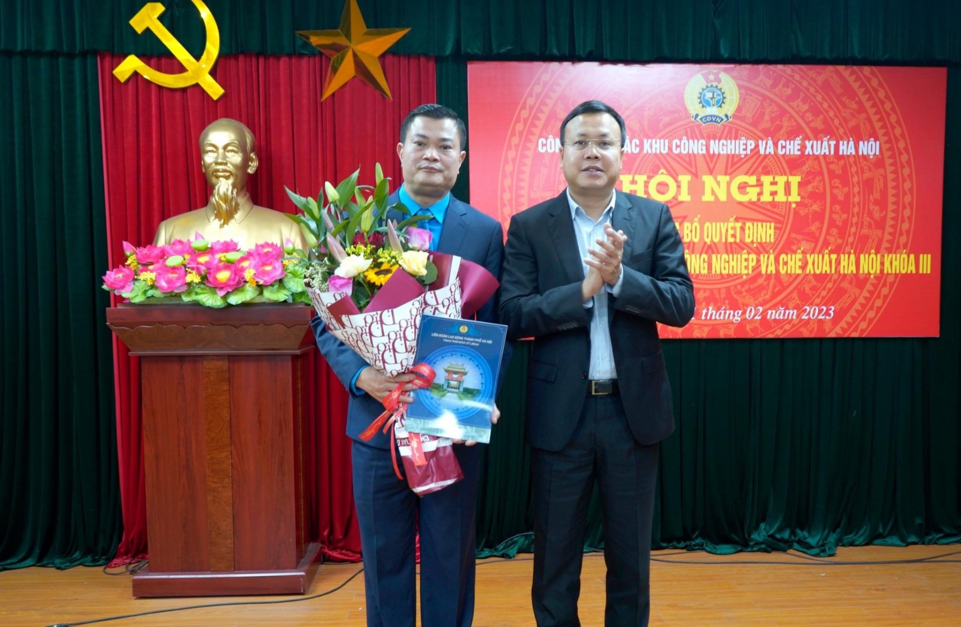 Công bố quyết định Chủ tịch Công đoàn các Khu công nghiệp và chế xuất Hà Nội