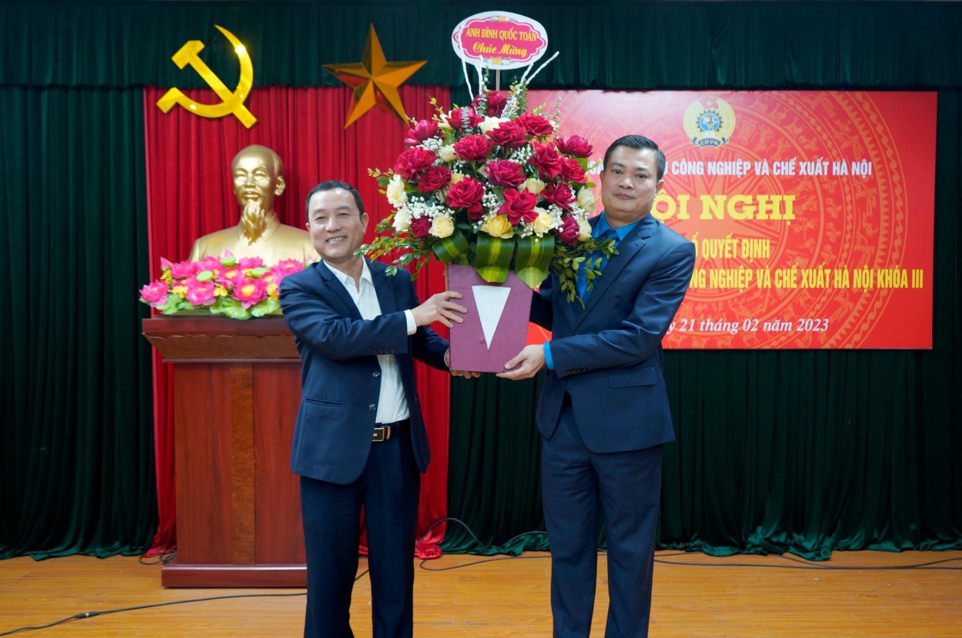 Công bố quyết định Chủ tịch Công đoàn các Khu công nghiệp và chế xuất Hà Nội