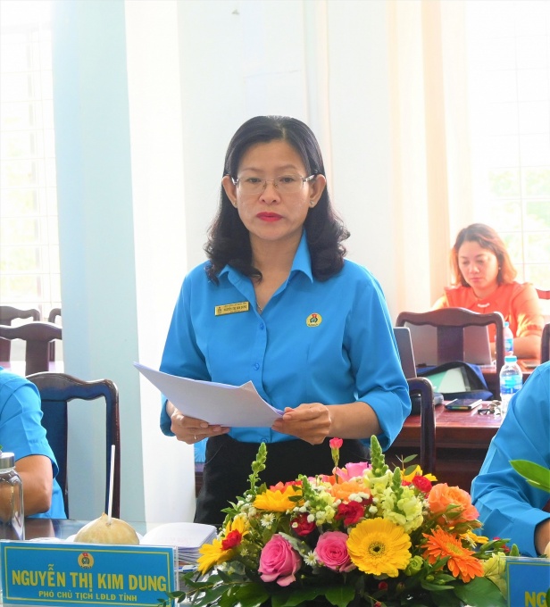 Phó Chủ tịch Tổng LĐLĐ VN - Thái Thu Xương làm việc với LĐLĐ tỉnh Bến Tre