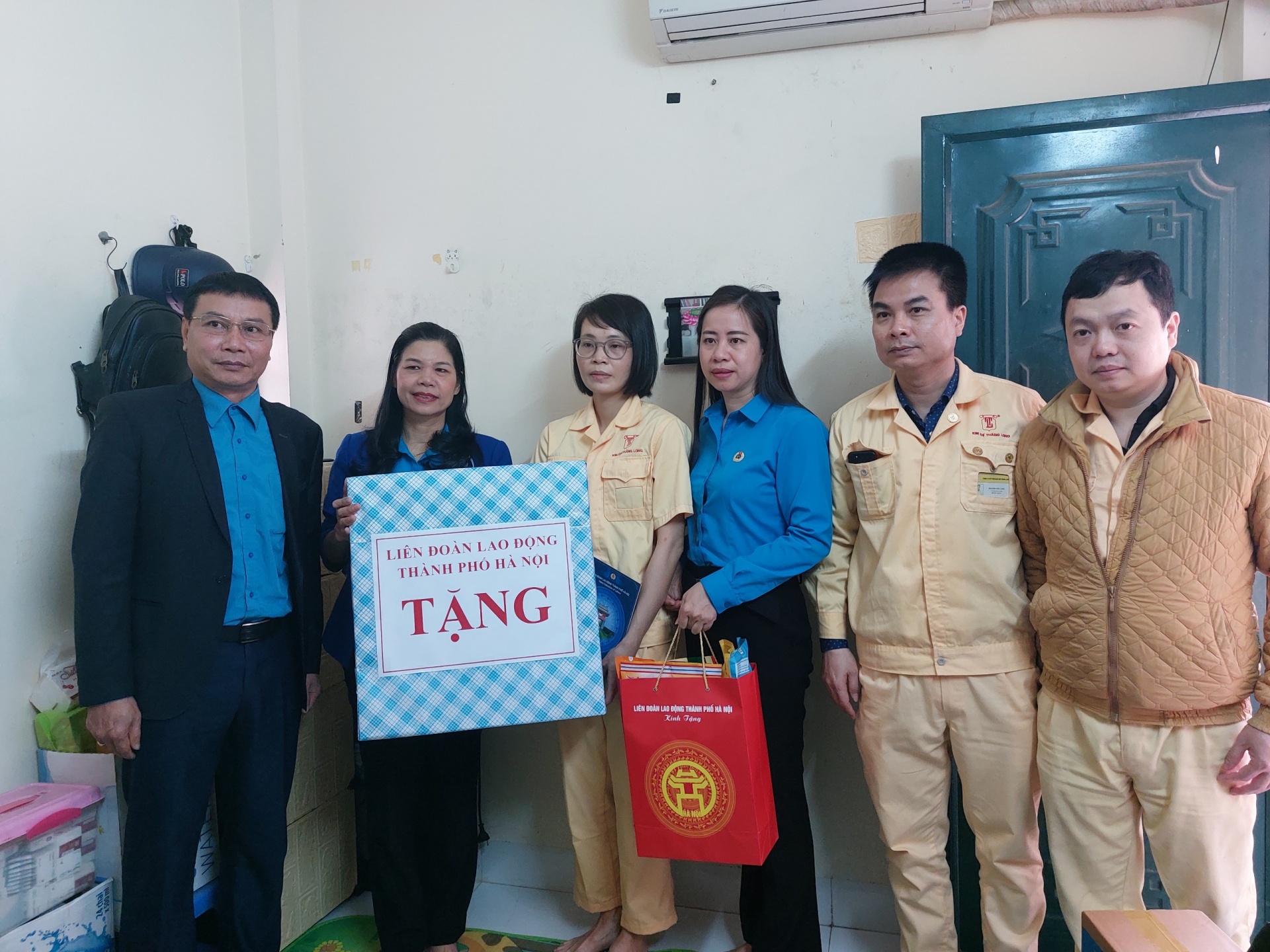 Gửi yêu thương đến nữ công nhân lao động có hoàn cảnh khó khăn