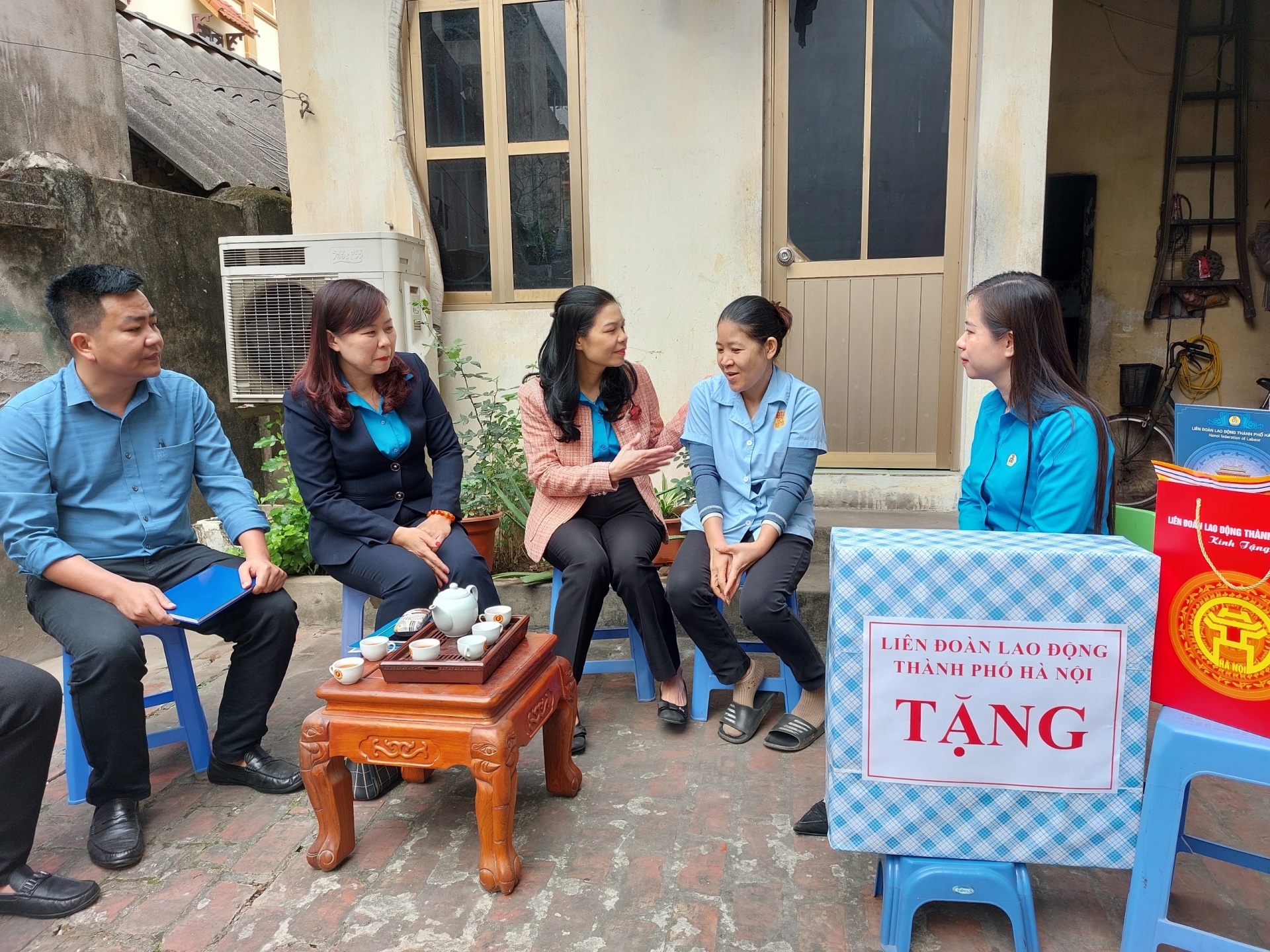 Gửi yêu thương đến nữ công nhân lao động có hoàn cảnh khó khăn