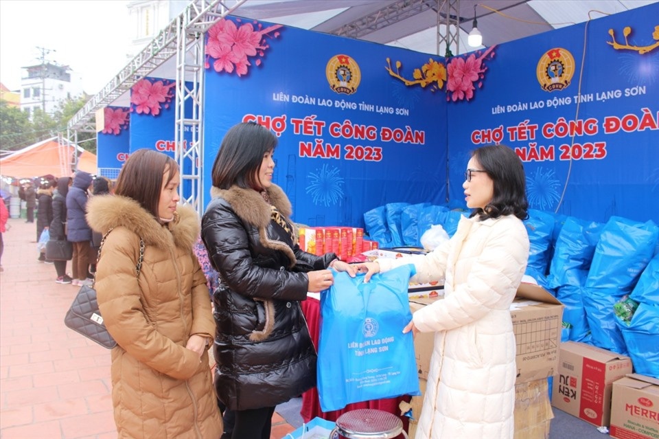 Công đoàn Lạng Sơn chủ động chăm lo đời sống cho người lao động Công đoàn Lạng Sơn chủ động chăm lo đời sống cho người lao động