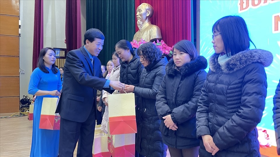 Công đoàn Lạng Sơn chủ động chăm lo đời sống cho người lao động Công đoàn Lạng Sơn chủ động chăm lo đời sống cho người lao động