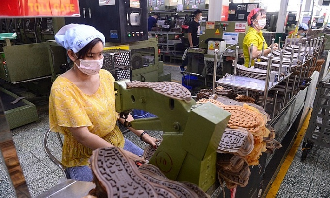 Công ty PouYuen Việt Nam hỗ trợ công nhân mất việc khoảng 275 tỉ đồng Công ty PouYuen Việt Nam hỗ trợ công nhân mất việc khoảng 275 tỉ đồng