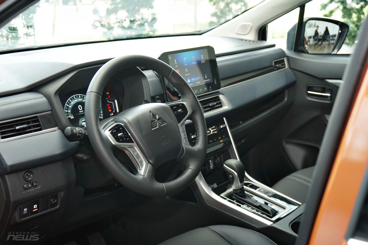 Cùng mức giá 698 triệu, Mitsubishi Xpander Cross khác Toyota Veloz Cross Top ở điểm gì? Cùng mức giá 698 triệu, Mitsubishi Xpander Cross khác Toyota Veloz Cross Top ở điểm gì?