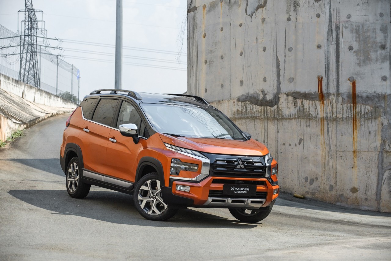 Cùng mức giá 698 triệu, Mitsubishi Xpander Cross khác Toyota Veloz Cross Top ở điểm gì? Cùng mức giá 698 triệu, Mitsubishi Xpander Cross khác Toyota Veloz Cross Top ở điểm gì?