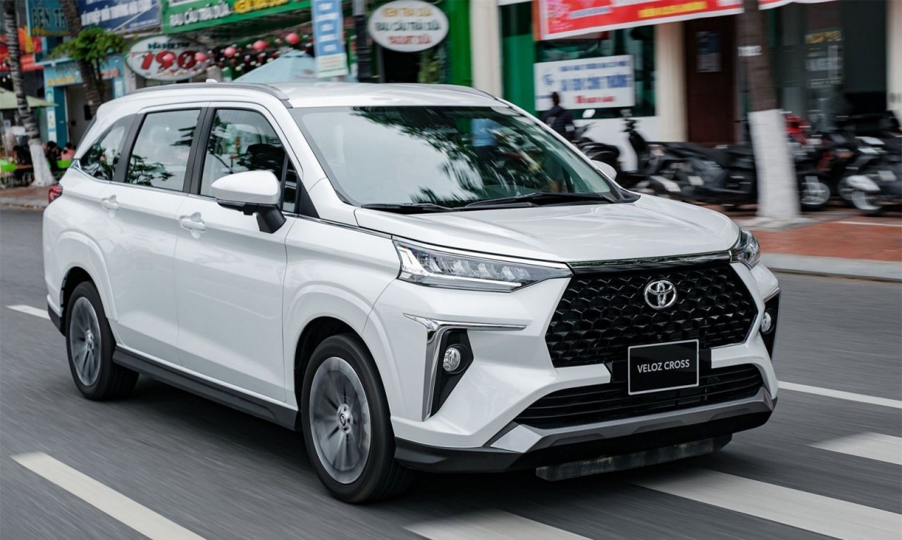 Bộ đôi Toyota Veloz Cross và Avanza Premio sẽ được lắp ráp trong nước? Cùng mức giá 698 triệu, Mitsubishi Xpander Cross khác Toyota Veloz Cross Top ở điểm gì?