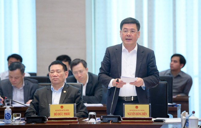Bộ Công thương và Bộ Tài chính nêu loạt vấn đề 'nóng' về xăng dầu  ảnh 1