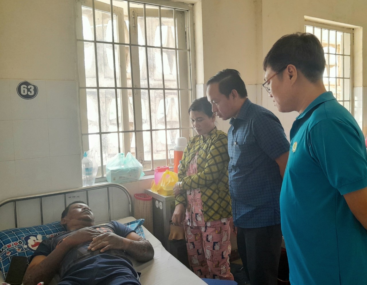 Nhiều công nhân nghèo nhận hỗ trợ từ 