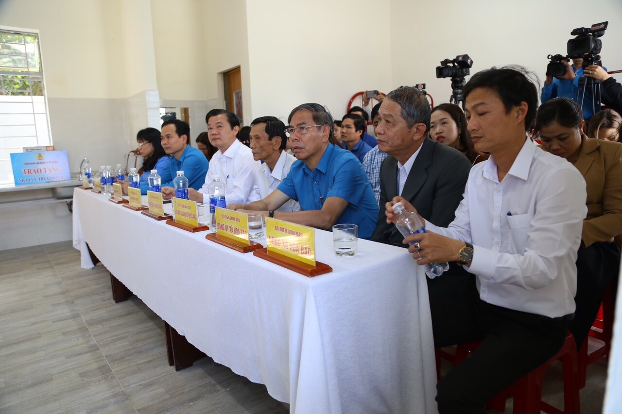 Đà Nẵng: Bàn giao nhà lưu trú hơn 1,4 tỷ đồng cho giáo viên miền núi Đà Nẵng: Bàn giao nhà lưu trú hơn 1,4 tỷ đồng cho giáo viên miền núi