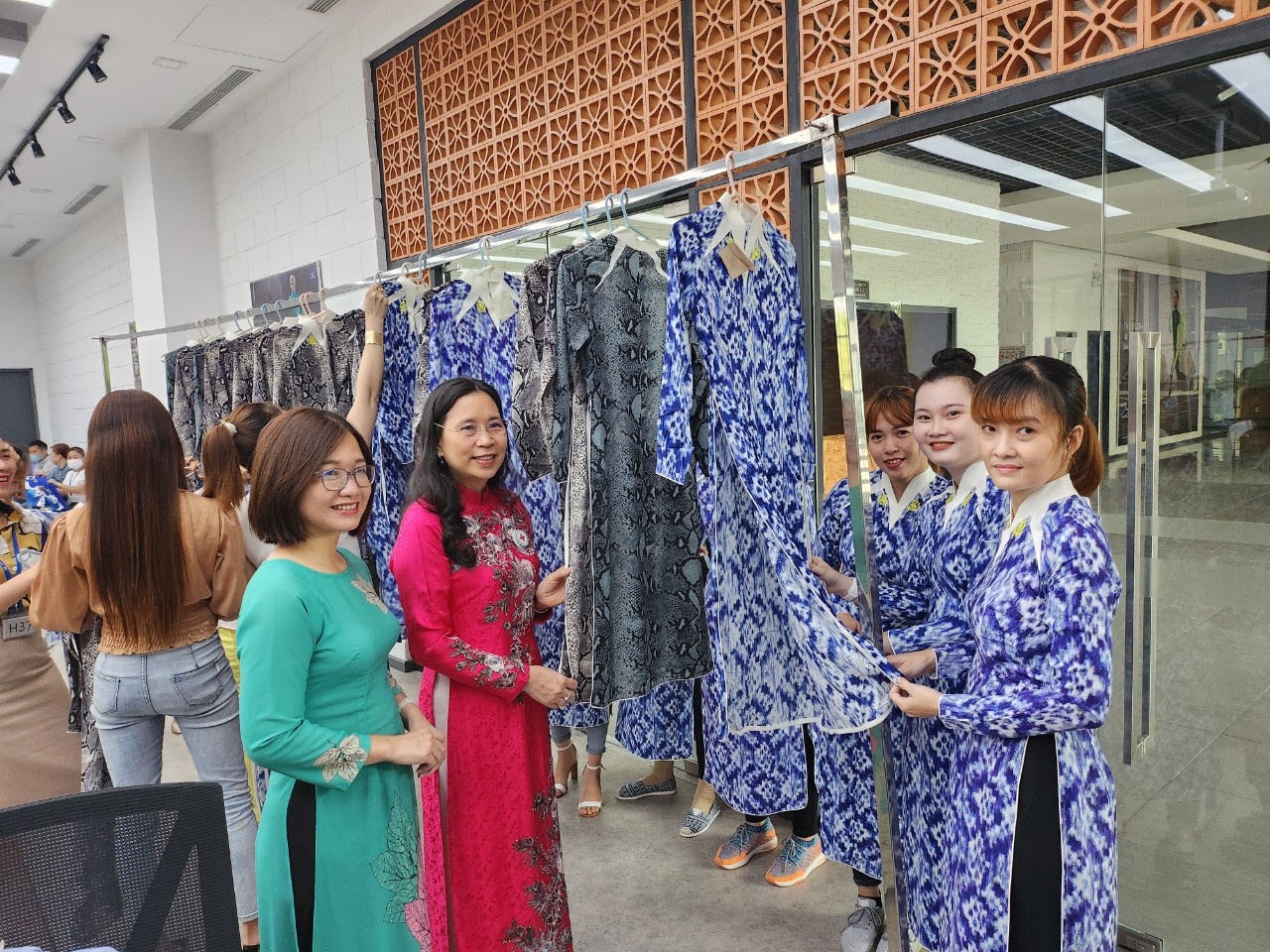 Công đoàn Long An: Nhiều hoạt động chào mừng Ngày Quốc tế Phụ nữ 8/3 Công đoàn Long An: Nhiều hoạt động chào mừng Ngày Quốc tế Phụ nữ 8/3