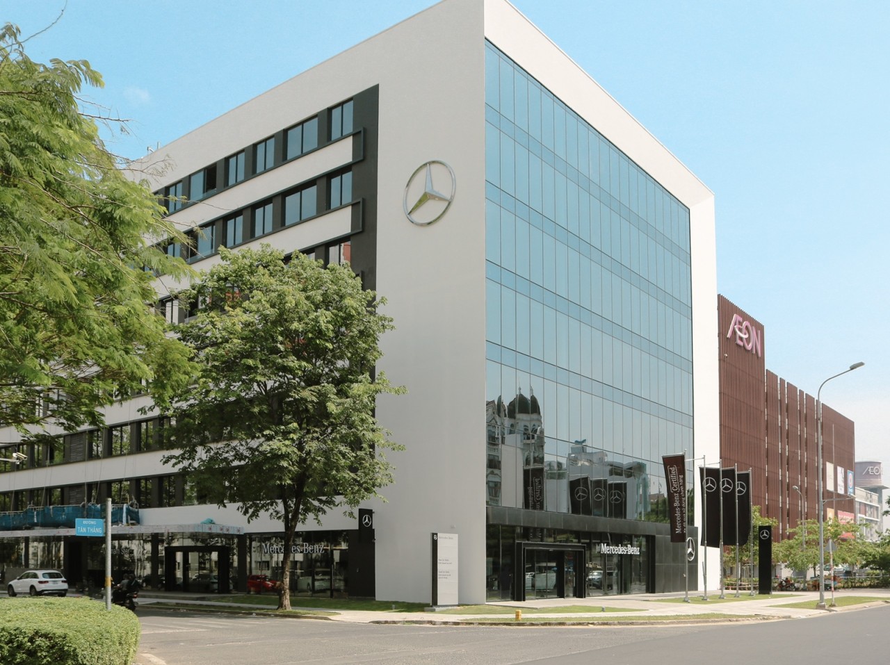 Mercedes-Benz khai trương đại lý đạt chuẩn toàn cầu đầu tiên tại Tp. HCM Mercedes-Benz khai trương đại lý đạt chuẩn toàn cầu đầu tiên tại Tp. HCM