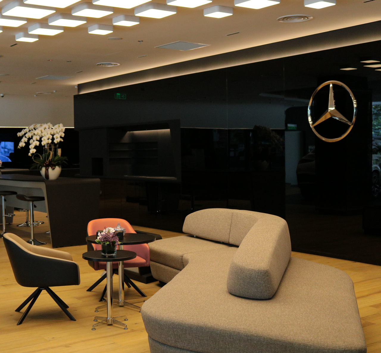 Mercedes Benz khai trương đại lý đạt chuẩn toàn cầu đầu tiên tại Tp. HCM