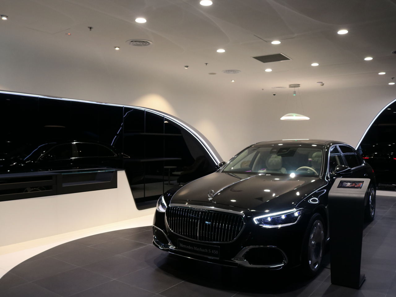 Mercedes-Benz khai trương đại lý đạt chuẩn toàn cầu đầu tiên tại Tp. HCM Mercedes-Benz khai trương đại lý đạt chuẩn toàn cầu đầu tiên tại Tp. HCM