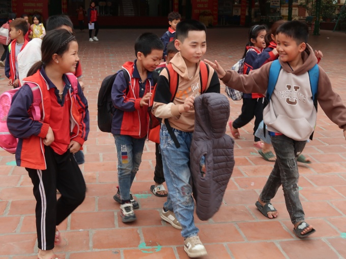 Tương lai gập ghềnh của một con công nhân mồ côi mẹ Tương lai gập ghềnh của một con công nhân mồ côi mẹ