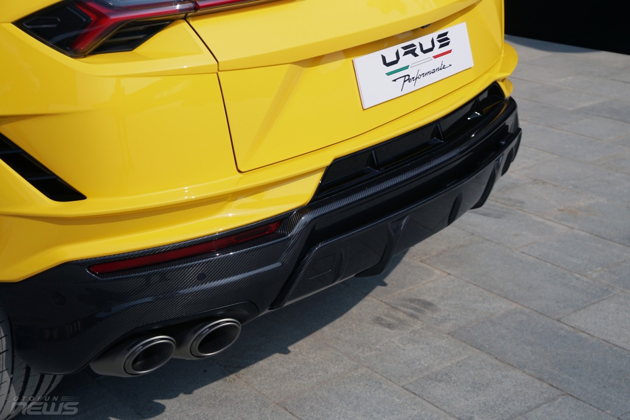 Lamborghini Urus Performante chính hãng có giá 16,5 tỷ đồng
