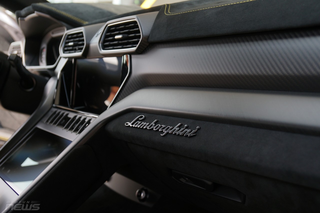 Lamborghini Urus Performante chính hãng có giá 16,5 tỷ đồng