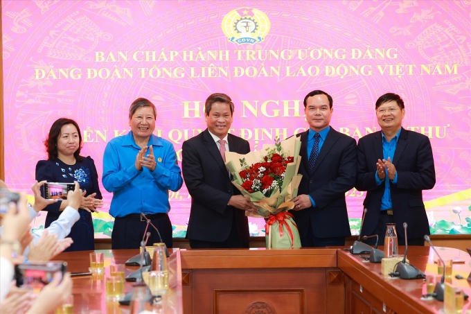 Đảng đoàn Tổng LĐLĐ Việt Nam triển khai Quyết định của Ban Bí thư về công tác cán bộ Đảng đoàn Tổng LĐLĐ Việt Nam triển khai Quyết định của Ban Bí thư về công tác cán bộ