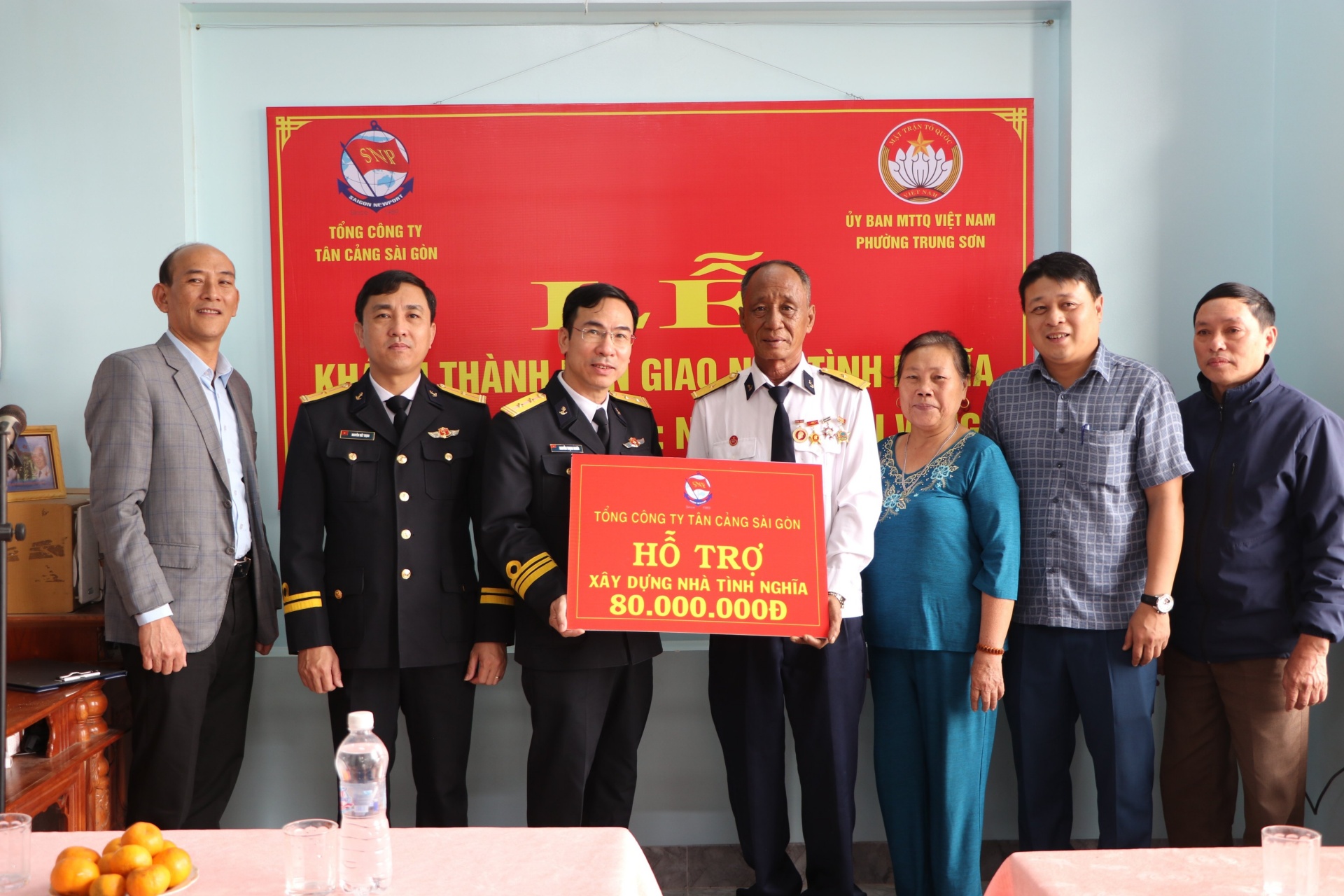 Tổng Công ty Tân Cảng Sài Gòn bàn giao nhà tình nghĩa tại Thanh Hóa và Nghệ An