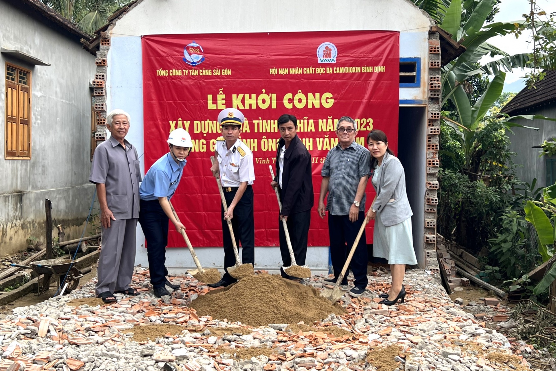 Tổng Công ty Tân Cảng Sài Gòn bàn giao nhà tình nghĩa tại Thanh Hóa và Nghệ An