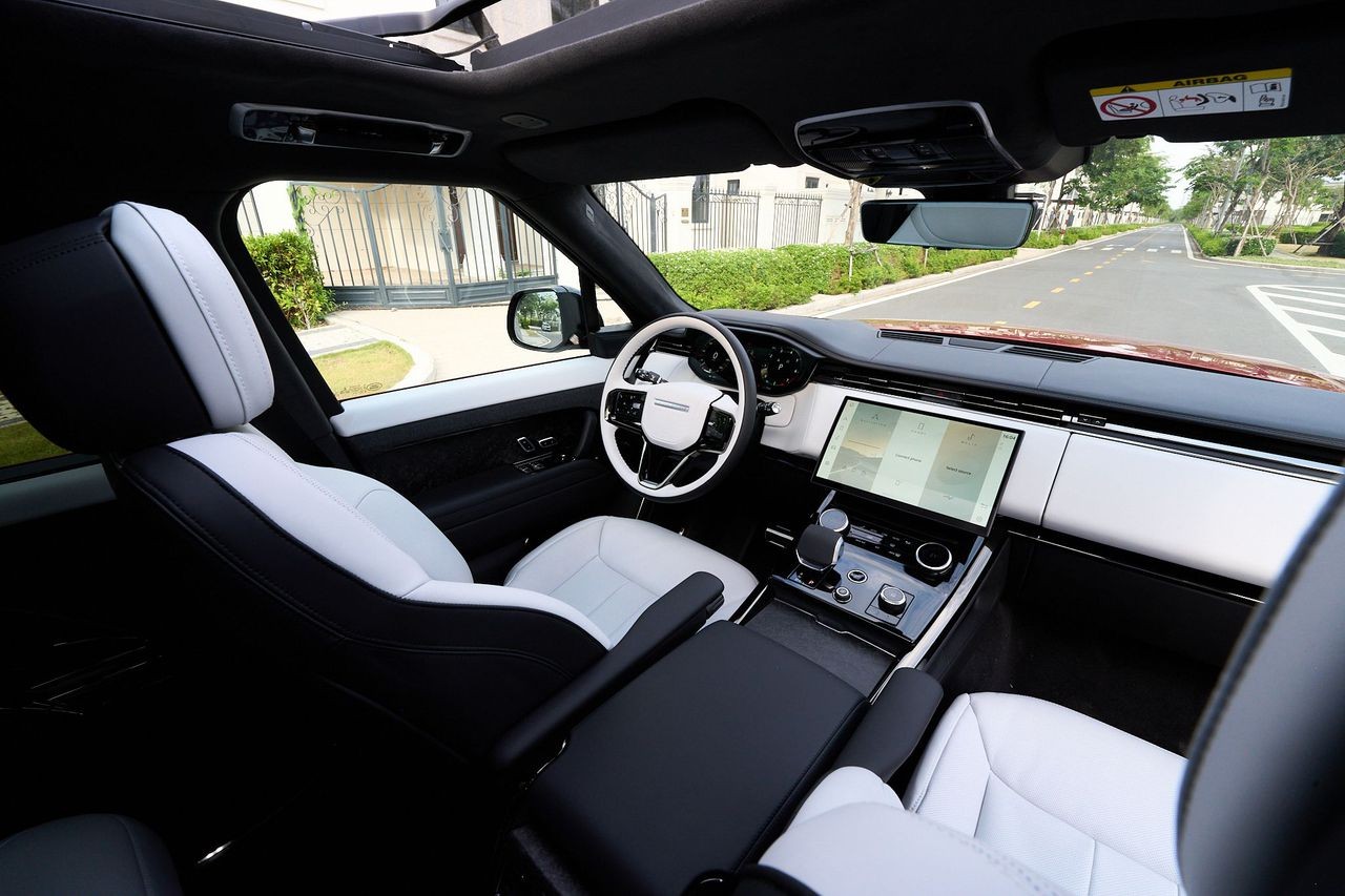 Cận cảnh Range Rover Sport First Edition vừa ra mắt tại Việt Nam Cận cảnh Range Rover Sport First Edition vừa ra mắt tại Việt Nam