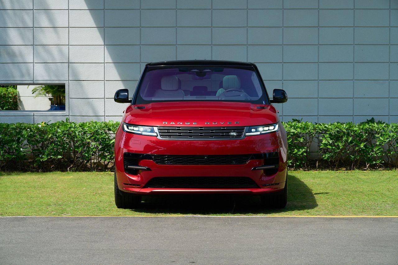 Cận cảnh Range Rover Sport First Edition vừa ra mắt tại Việt Nam Cận cảnh Range Rover Sport First Edition vừa ra mắt tại Việt Nam