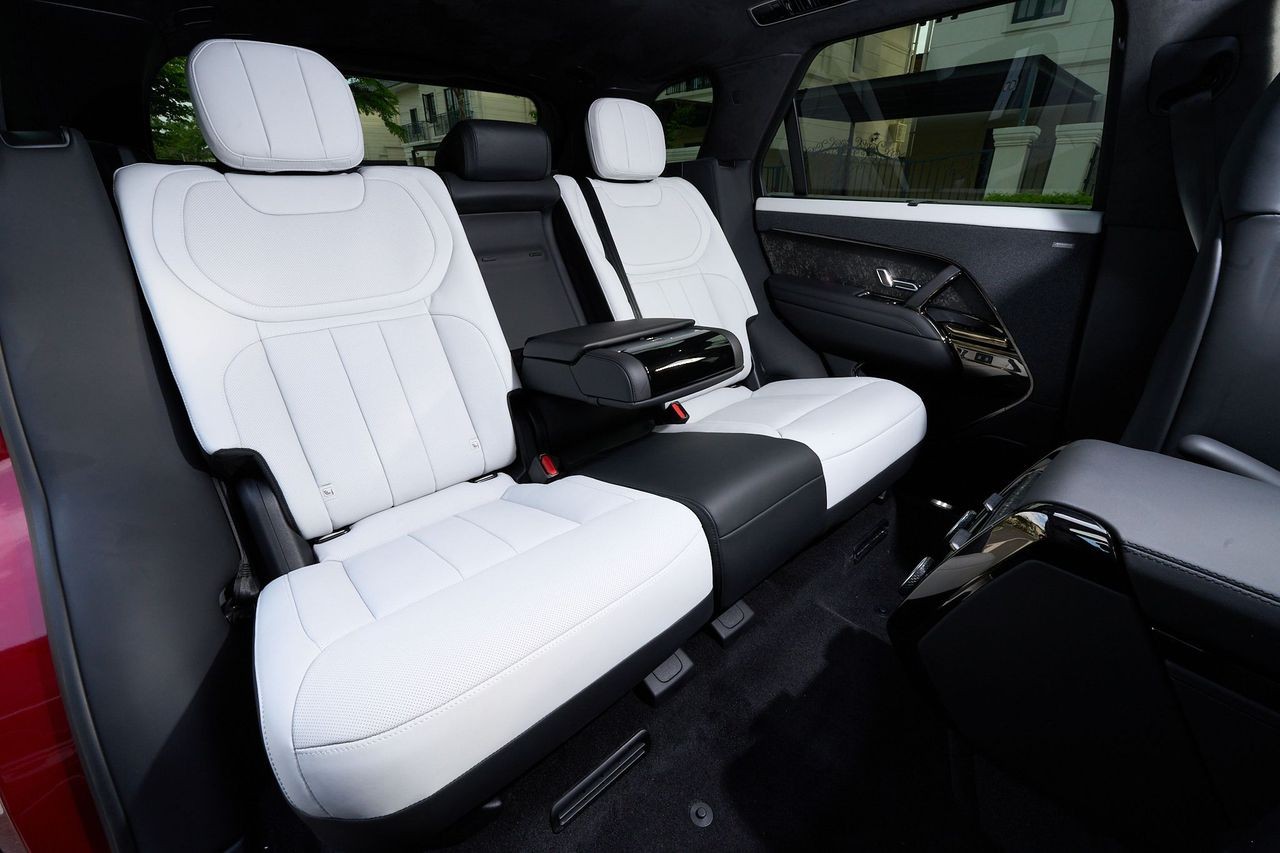 Cận cảnh Range Rover Sport First Edition vừa ra mắt tại Việt Nam Cận cảnh Range Rover Sport First Edition vừa ra mắt tại Việt Nam