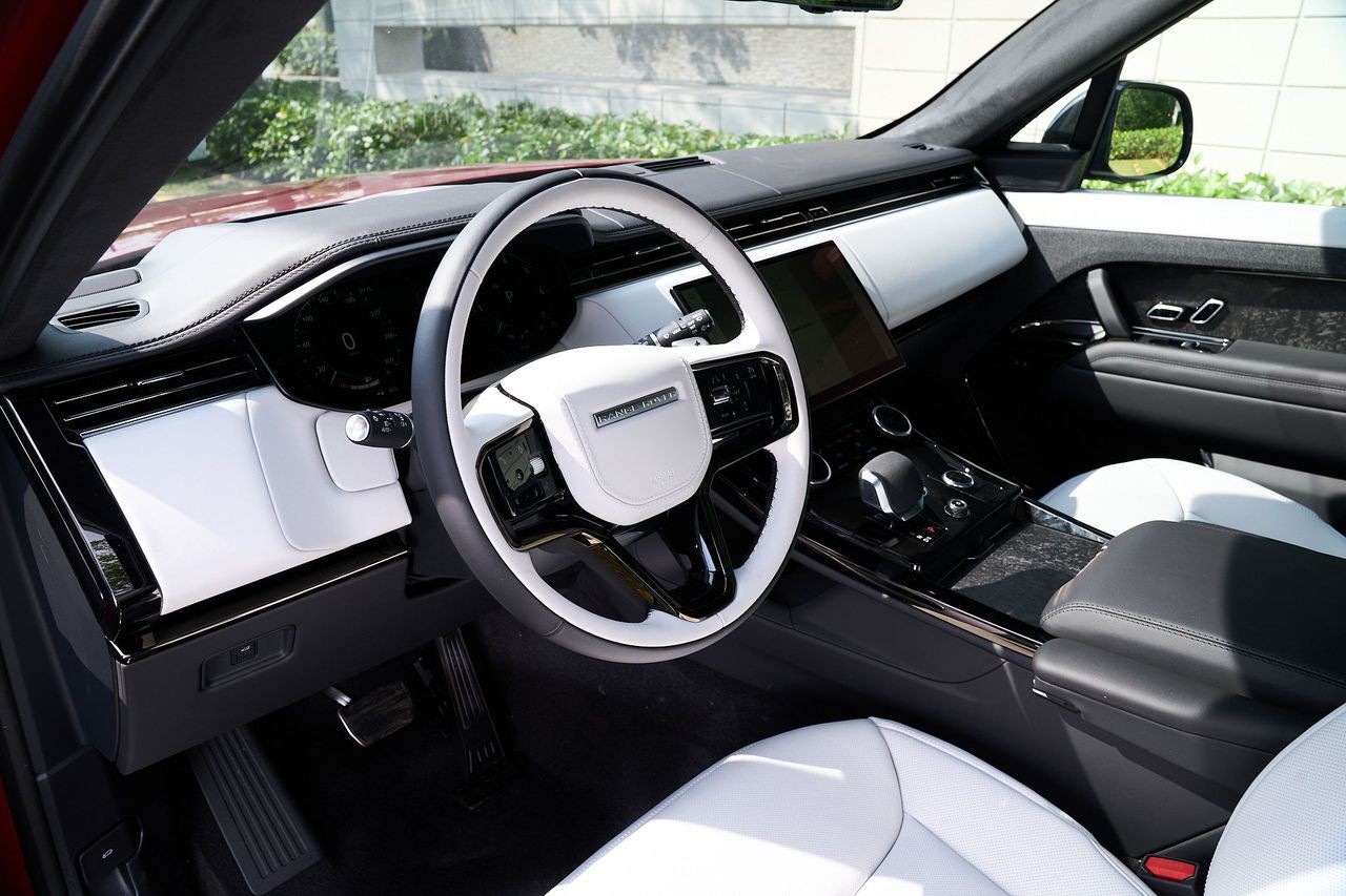 Cận cảnh Range Rover Sport First Edition vừa ra mắt tại Việt Nam Cận cảnh Range Rover Sport First Edition vừa ra mắt tại Việt Nam