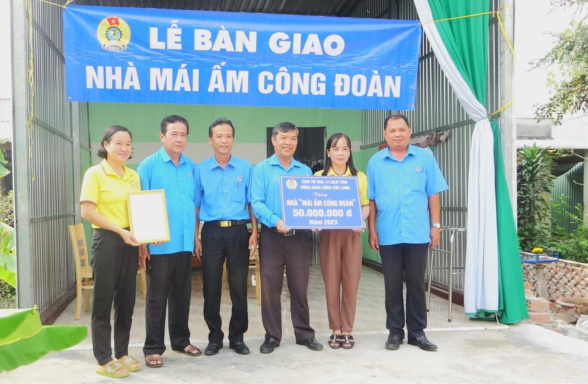 ĐBSCL: Bàn giao nhà “Mái ấm Công đoàn” chào mừng đại hội công đoàn các cấp ĐBSCL: Bàn giao nhà “Mái ấm Công đoàn” chào mừng đại hội công đoàn các cấp