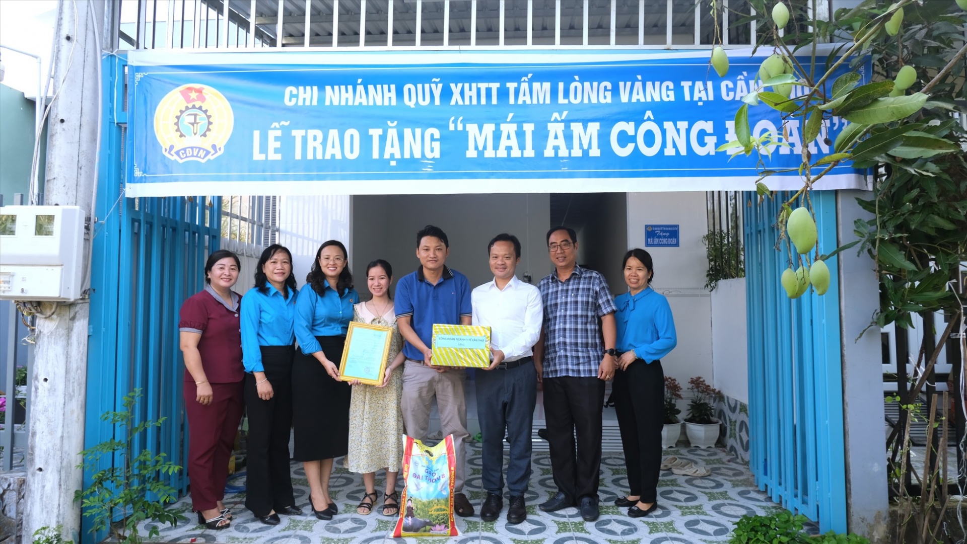 ĐBSCL: Bàn giao nhà “Mái ấm Công đoàn” chào mừng đại hội công đoàn các cấp ĐBSCL: Bàn giao nhà “Mái ấm Công đoàn” chào mừng đại hội công đoàn các cấp