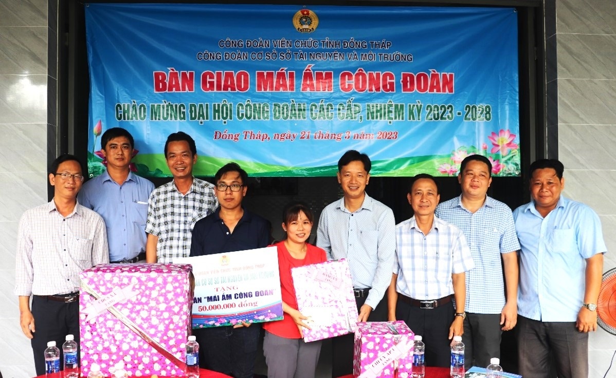 ĐBSCL: Bàn giao nhà “Mái ấm Công đoàn” chào mừng đại hội công đoàn các cấp ĐBSCL: Bàn giao nhà “Mái ấm Công đoàn” chào mừng đại hội công đoàn các cấp