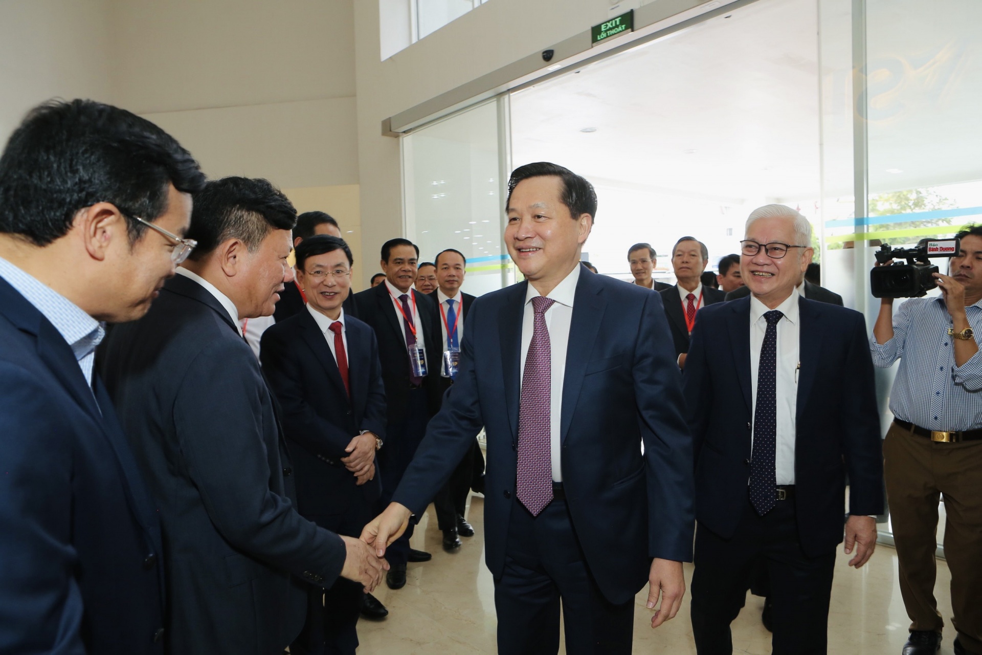 Phó Thủ tướng Lê Minh Khái cùng lãnh đạo 9 tỉnh thăm Khu công nghiệp VSIP 1 Bình Dương