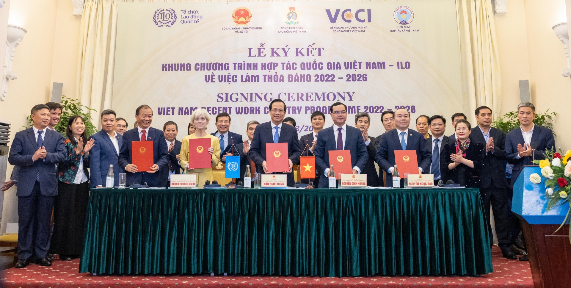 Hướng tới việc làm thoả đáng và bền vững cho mọi người